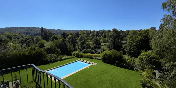 Exklusives Familienhaus mit Pool