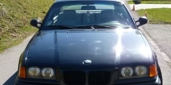 BMW 318 is coupé 