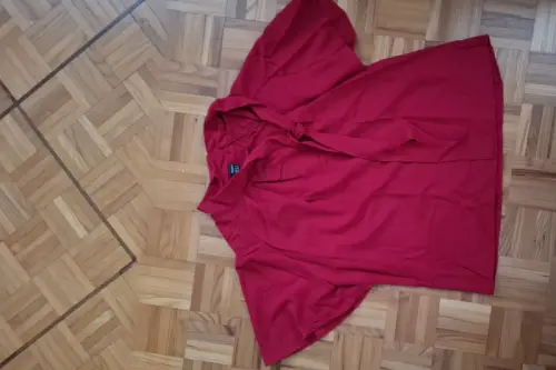 Blouse Shein bordeaux à Moutier