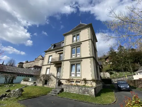 Immeuble disposant de 3 appartements et places de parc. à Porrentruy