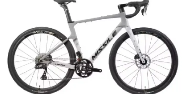 Vélo de gravier carbone 11 vitesses (NEUF)