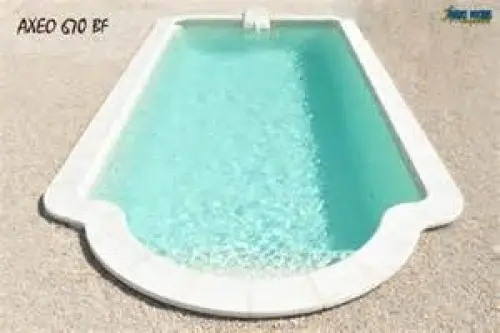 Piscine polyester en  action à Riaz