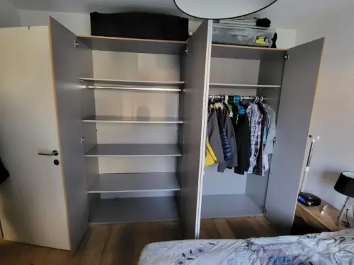 je vend armoire de chambre à coucher à 1637 - Val-de-Charmey