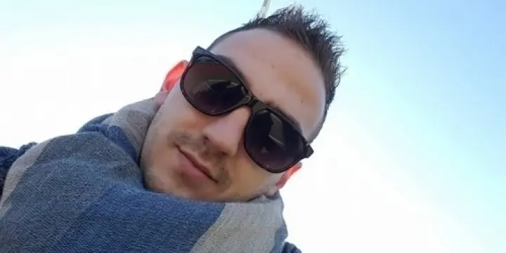 salut cherche des aventures