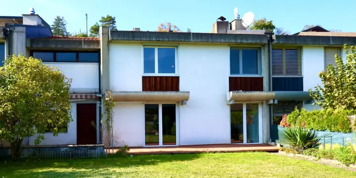 Charmante maison contiguë de 5.5 pièces postmoderne à vendre