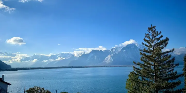 EN EXCLUSIVITE, à deux pas du lac avec vue exceptionnelle
