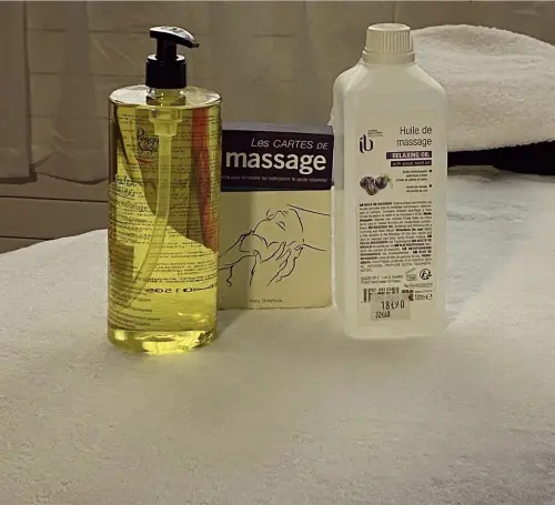 Wellness et bien-être massage relaxant artistique huile essentielle