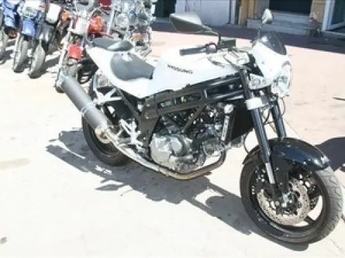 A vendre   HYOSUNG   650   Comet  3000.- à lausanne