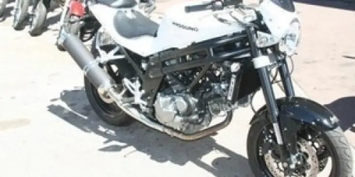 A vendre   HYOSUNG   650   Comet  3000.-