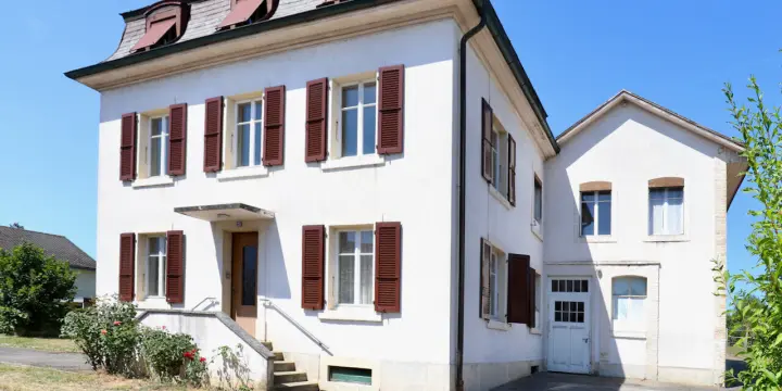 Immeuble mixte de 3 appartements et locaux artisanaux à Porrentruy