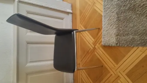 chaises noirs x8 à la chaux-de-fonds