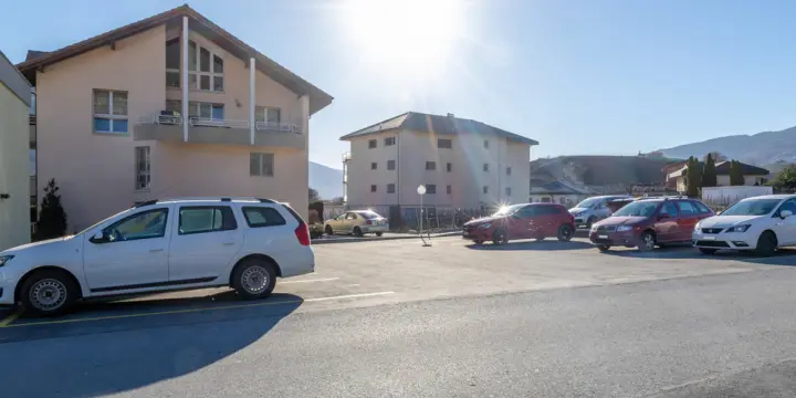 A LOUER  PLACES DE PARC EXTERIEURES A SALQUENEN - SIERRE