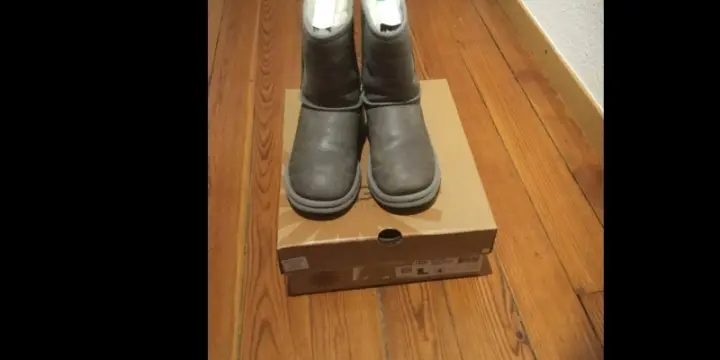 UGG Classic short leather taille 34