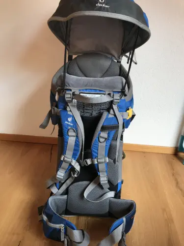 Porte enfant sac à dos en bon état peu utilisé à Boécourt