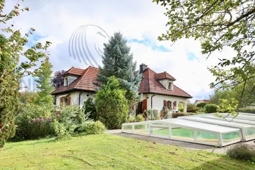 Superbe villa familiale avec piscine et jardin paysagé à Abbévillers