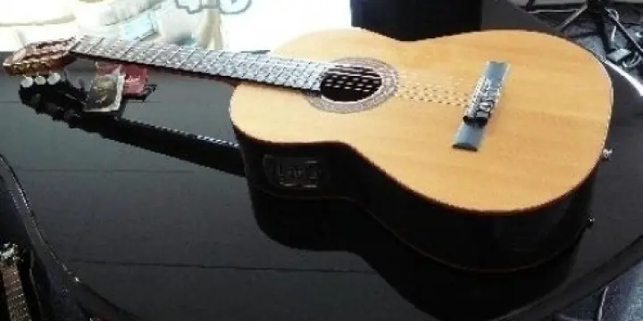 Guitare classique Admira Sombra E