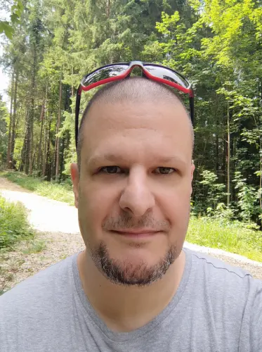 Raphaël 45 ans divorcé  recherche un nouveau bonheur à 2 . à courrendlin