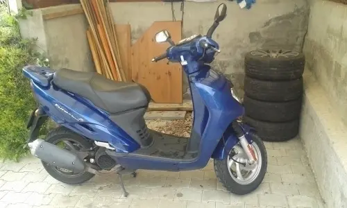 Scooteur 125 en bon état à Marsens