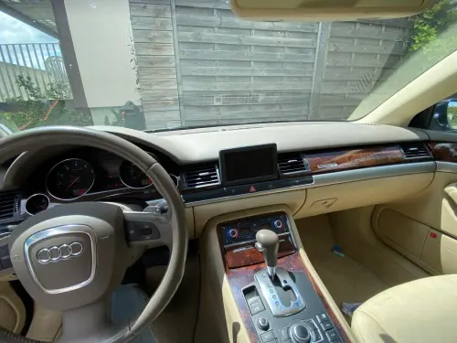 Vente Audi A8 à Meyrin