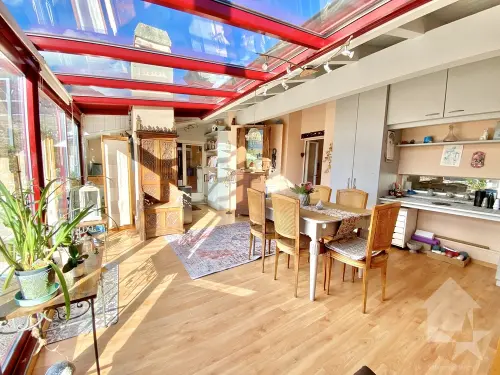 Spacieux attique au calme, parking, terrasse de 105 m2 et vue !