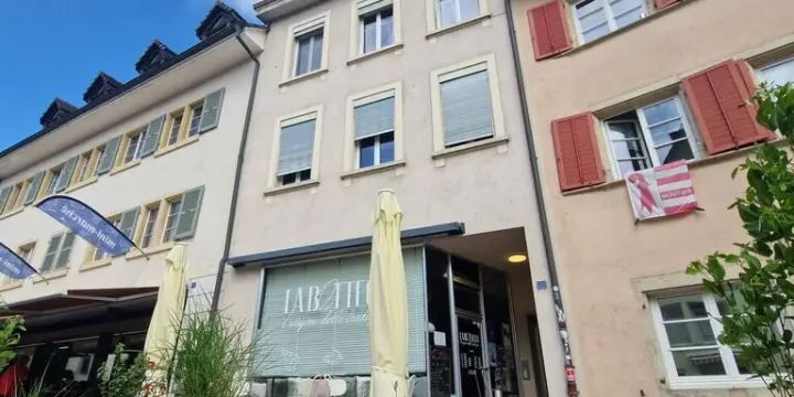 À vendre immeuble de 4 appartements et 1 commerce situé à Delémont