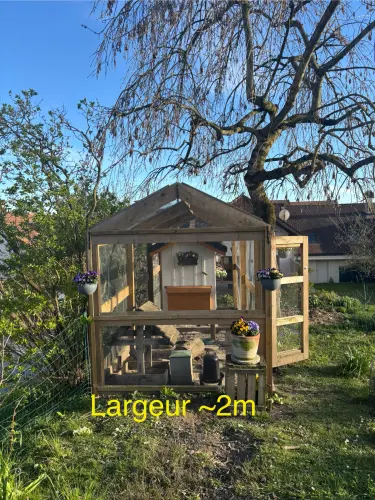 Poulailler avec poules à Lugnorre