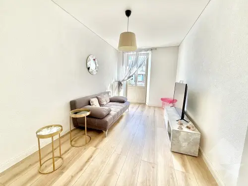 Appartement de 2.5 pièces rénové avec garage box ! à Chippis