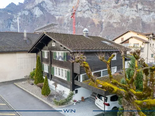 Haus der Extraklasse: Ruhig & komplett neu à Glarus