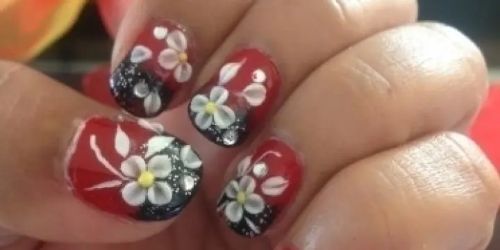 Manucure et beauté des pieds à domicile