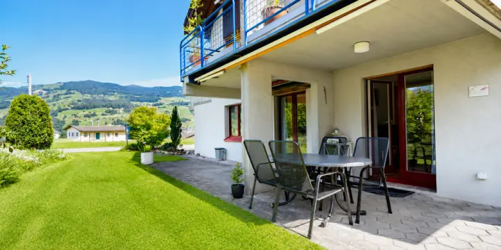 Exklusive Gartenwohnung mit traumhafter Seesicht & Seezugang