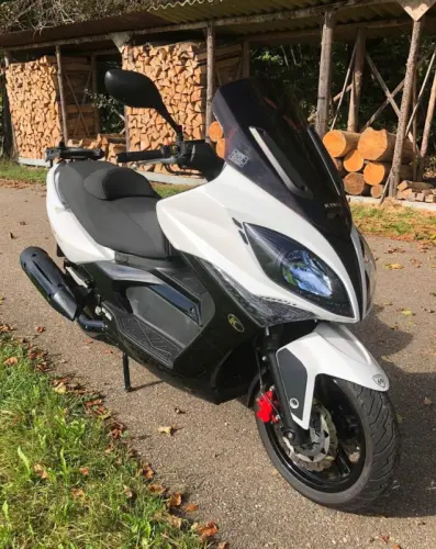 Roller Kymco Xciting 300 i à zurich