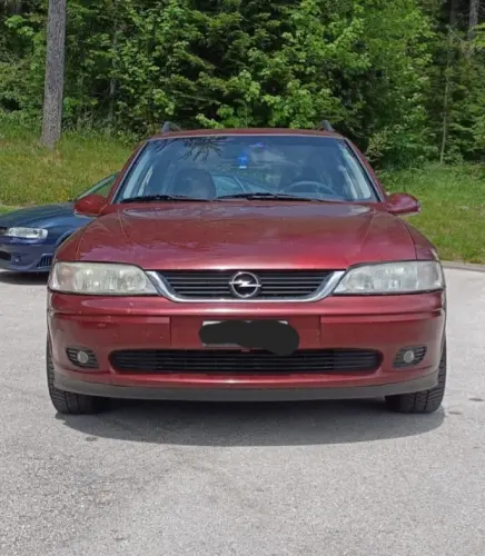 Opel Vectra B 2L 16V 136ch année 2000 à La Côte-aux-Fées