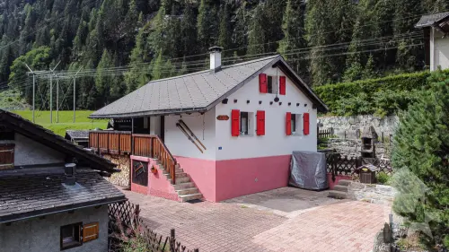 Séduisant chalet à Mottec comprenant deux appartements indépendants