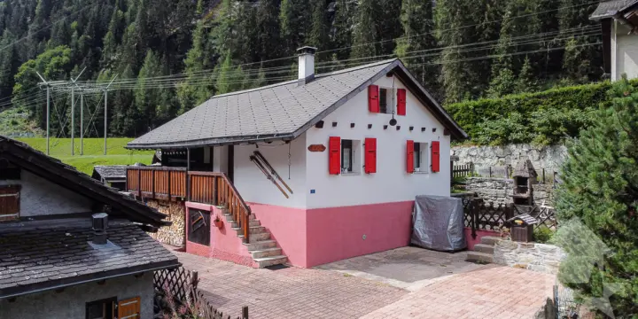 Séduisant chalet à Mottec comprenant deux appartements indépendants