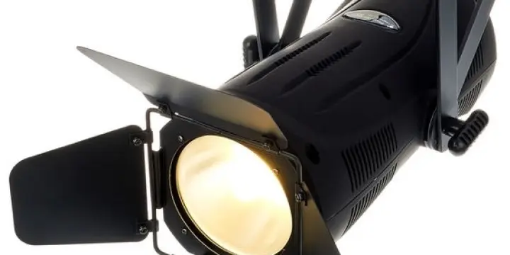 2 projecteurs Stairville LED 120 Watt 3200K DMX