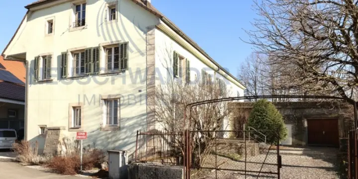 Propriété au coeur de la ville dans un quartier en impasse