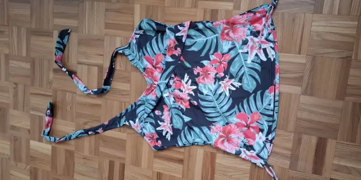 Haut de maillot de bain Tankini à nouer motif Hibiscus