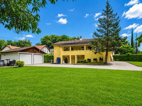 EXCLUSIVITE - Spacieuse maison familiale avec jardin, terrasses à Founex