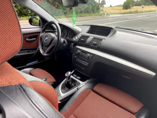 BMW 118I Sport . Location de voiture à Vernier