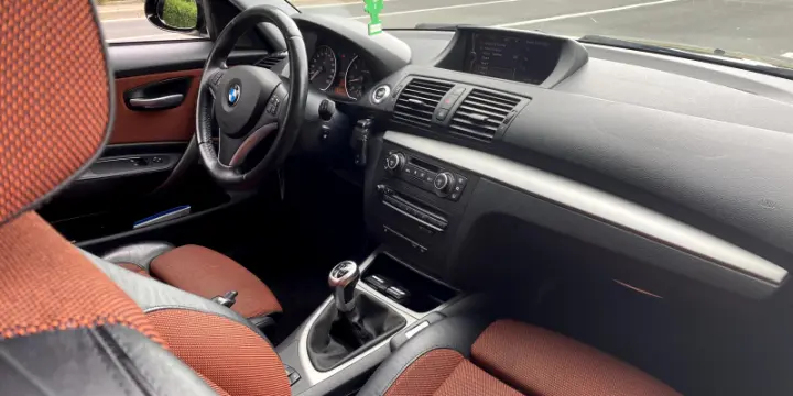 BMW 118I Sport . Location de voiture