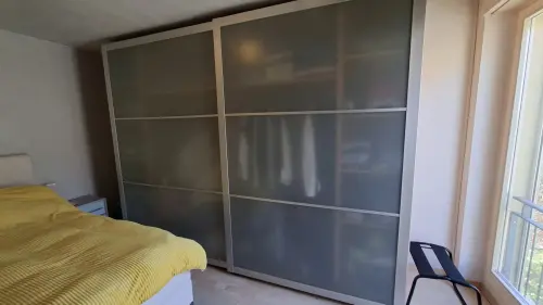 Armoire dressing à Evilard