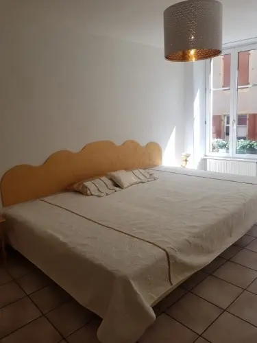 Local-Studio meublé pour salon de massage à louer à Neuhâtel