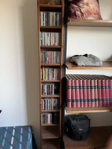300 CD musique avec étagères à Cheseaux-sur-Lausanne