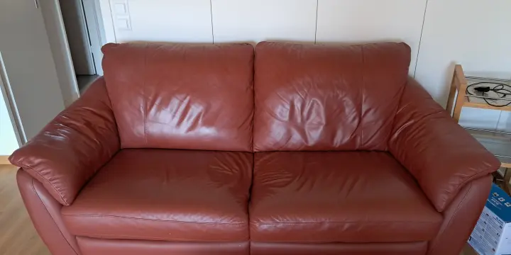 Canape et pouffe cuir