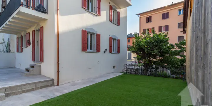 Bâtiment de trois appartements entièrement rénové avec goût