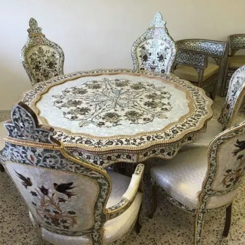 Salle à manger décorée avec mère de perle à Manouba