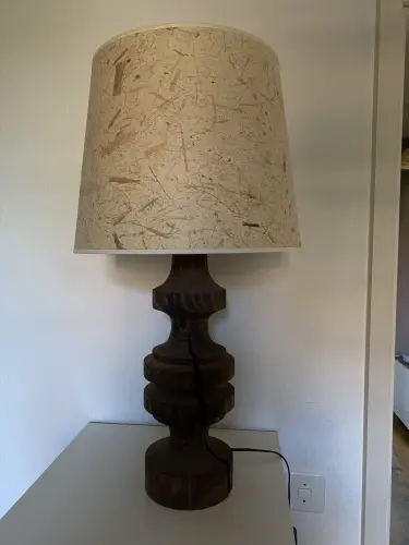 Lampe avec pied en bois