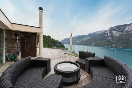 Attika-Terrassenwohnung mit Panorama-Seesicht