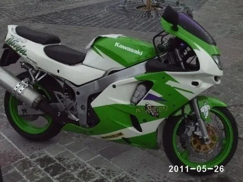 Je vend une Kawasaki Ninja ZX-600-R à Meyrin