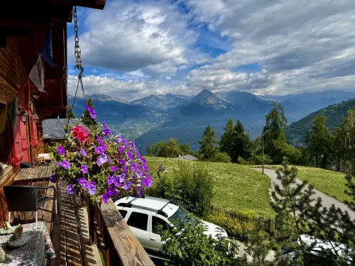 CHALET INDIVIDUEL AVEC VUE EXCEPTIONNELLE ET SANS VIS-À-VIS A BASSE NENDAZ